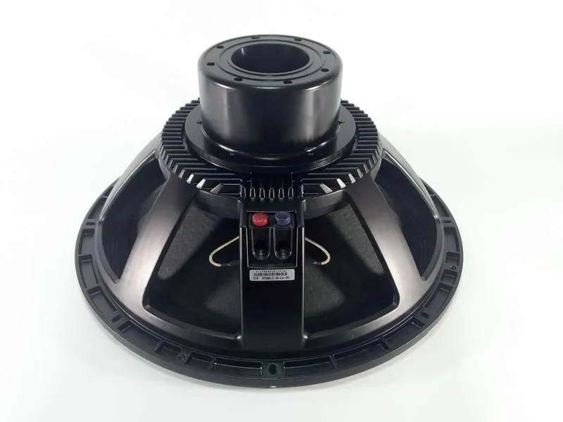 Subwoofer de 1100 vatios RMS Altavoz de graves de neodimio PA de 18 pulgadas